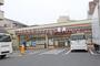コンビニ　セブンイレブン・足立伊興小西店（コンビニ）まで503m
