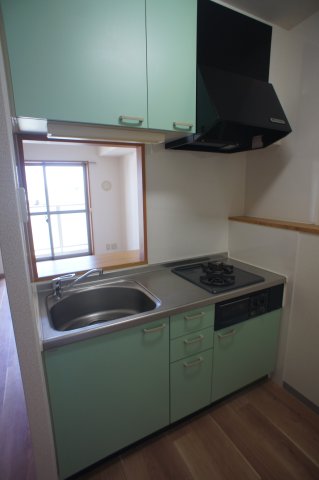 キッチン　コンパクトなキッチンで掃除もラクラク