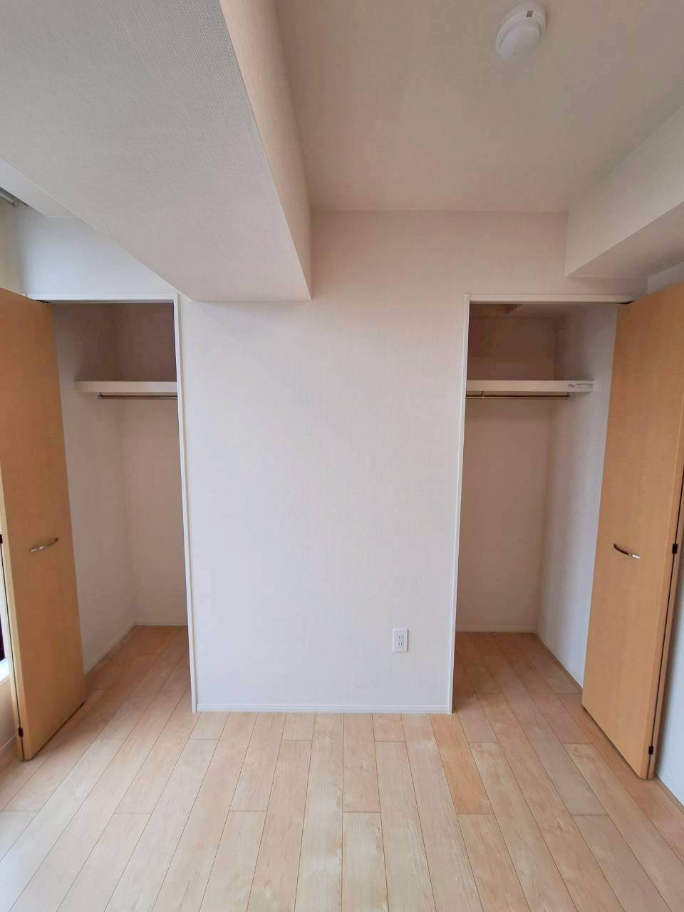 収納　洋室6.1帖にあるクローゼット
