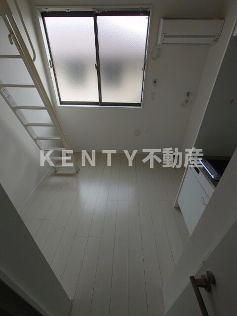 居室・リビング　こちらのリビングで趣味の時間をお楽しみください