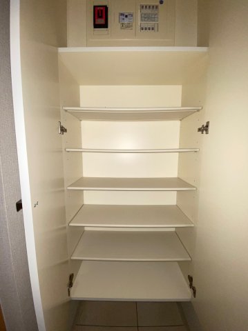 玄関　304号室の写真になります（現況優先）