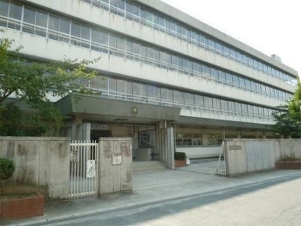 中学校　茨木市立東雲中学校（中学校）まで603m