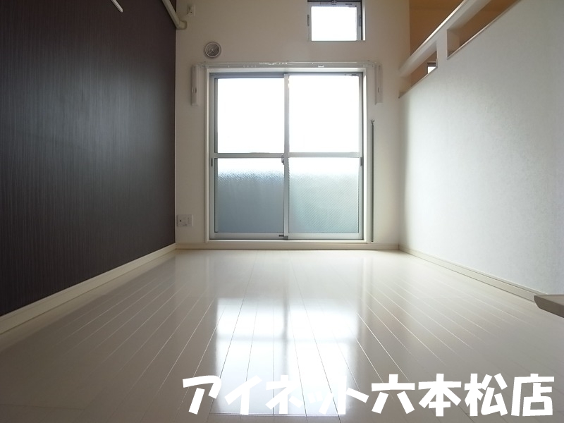 居室・リビング　広々とした洋室です