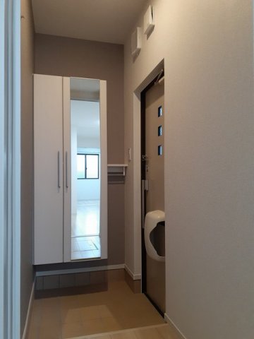 その他共有部分　明るい玄関です