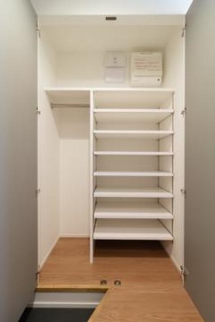 玄関　※写真は同タイプ住戸です。