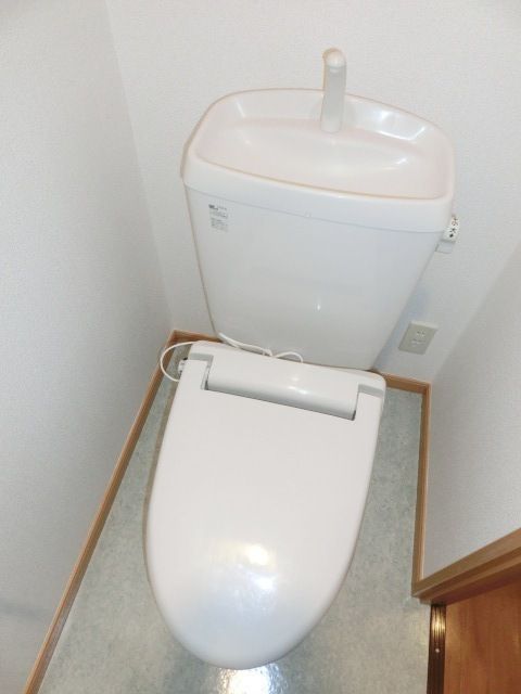 トイレ　暖房便座付きのトイレ