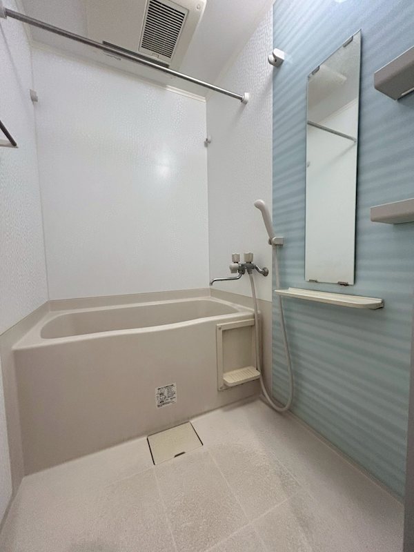バス・シャワールーム　ゆったり快適、バス・トイレ別。