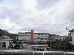 中学校　加古川市立両荘中学校（中学校）まで929m