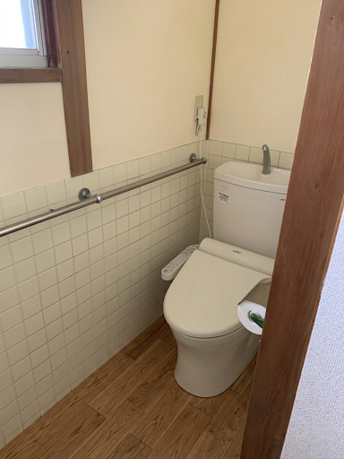 津田新町戸建のトイレ写真