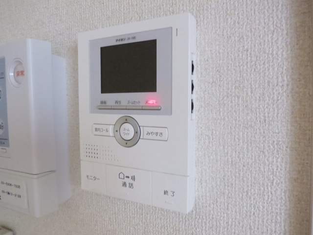 セキュリティ　相手の顔を確認できるモニターホンが完備されています。