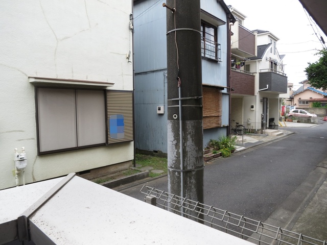 眺望　バルコニーからの景色。周辺は住宅街です♪