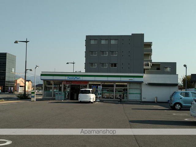 コンビニ　ファミリーマート栗田店（コンビニ）まで110m
