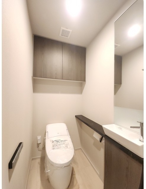 トイレ　落ち着いた色調のトイレです♪