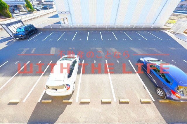 駐車場　車をお持ちの方に嬉しい駐車場付きの物件です