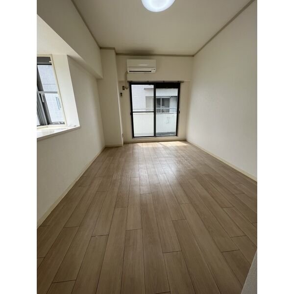 居室・リビング　４０７号室の写真引用。
