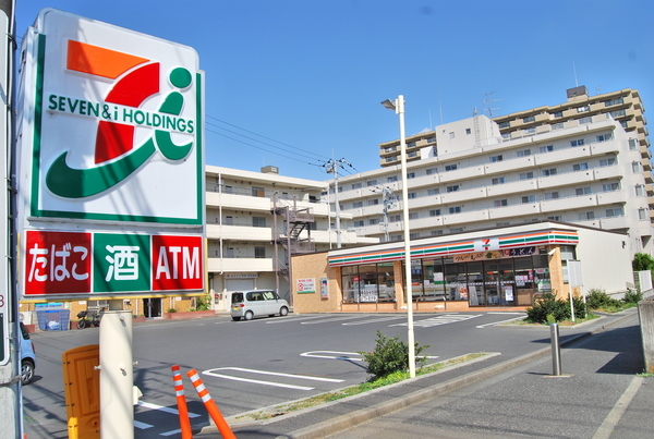 コンビニ　セブンイレブン鴨居１丁目店（コンビニ）まで10m
