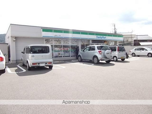 コンビニ　ファミリーマート（コンビニ）まで515m