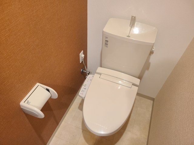 トイレ　★トイレ画像・温水洗浄便座付き★
