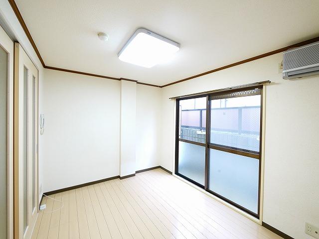 居室・リビング　使い勝手のいい居間です