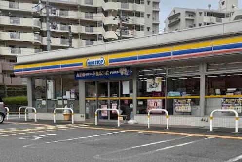 コンビニ　ミニストップ富士見鶴瀬西店（コンビニ）まで195m