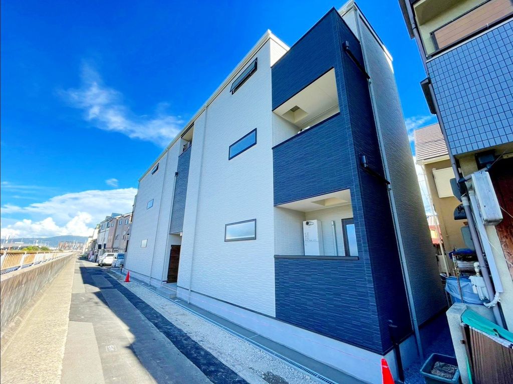 諏訪1丁目共同住宅の外観写真