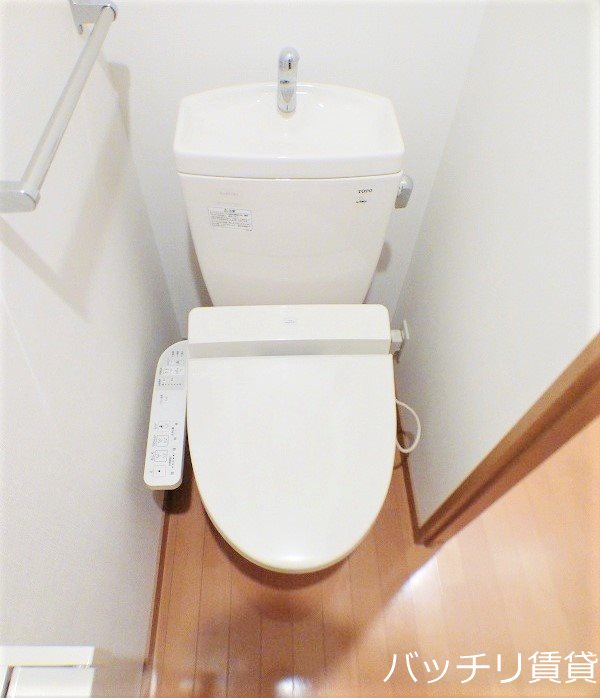 トイレ　画像は同型イメージの為、現況を優先いたします。
