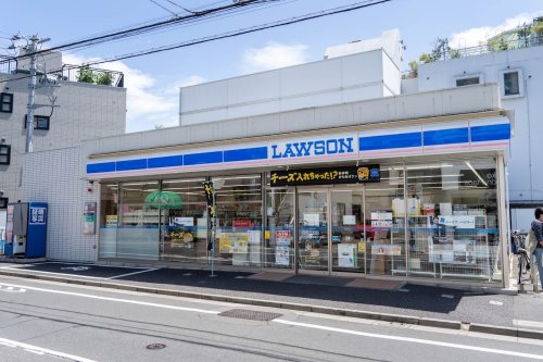 コンビニ　ローソン 板橋赤塚三丁目店（コンビニ）まで889m