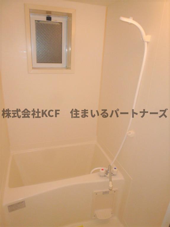 バス・シャワールーム　コンパクトで使いやすいお風呂です