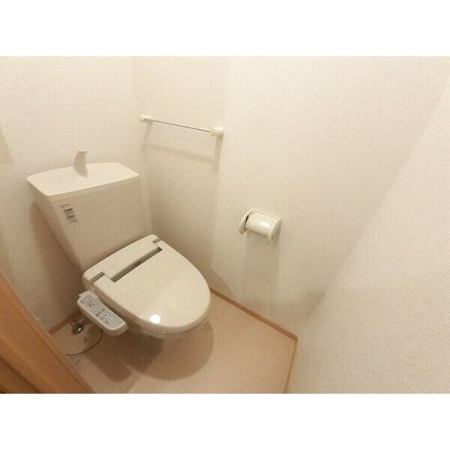 阪神本線 甲子園駅 徒歩20分 3階建 築14年のトイレ写真