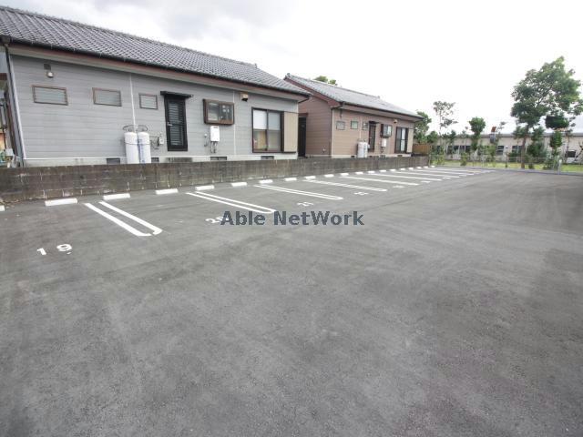 駐車場　駐車場