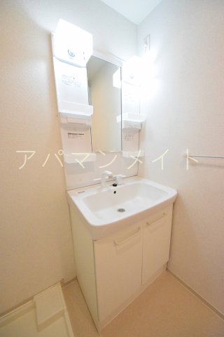 洗面設備　シャワー洗面台です