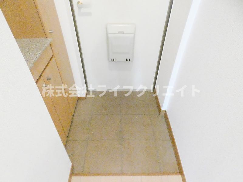 多摩都市モノレール 甲州街道駅 徒歩10分 3階建 築20年の玄関写真