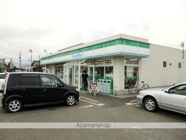 コンビニ　ファミリーマート（コンビニ）まで1100m