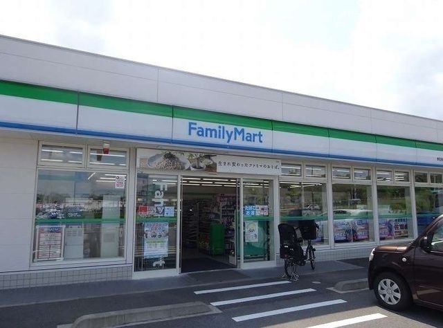 コンビニ　ファミリーマート（コンビニ）まで1400m