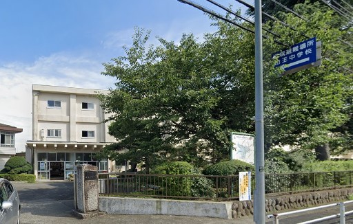 小田急小田原線 伊勢原駅 バス乗車時間：6分 最寄りバス停で下車 徒歩1分 2階建 築21年の周辺写真