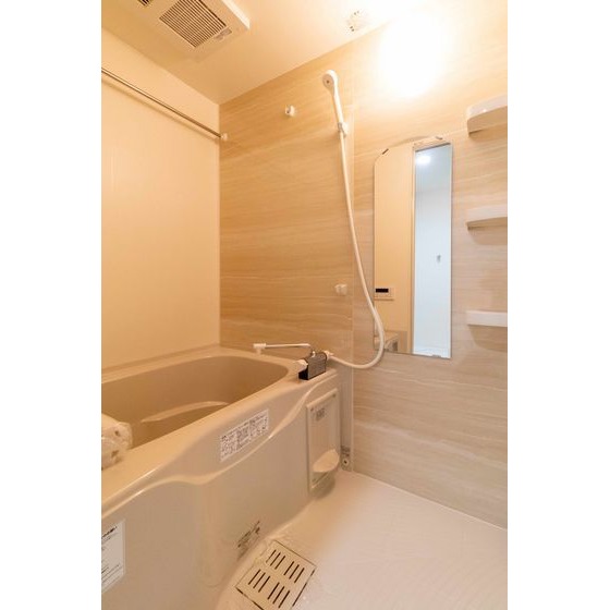 バス・シャワールーム　浴室乾燥機・追い焚き機能付き！！