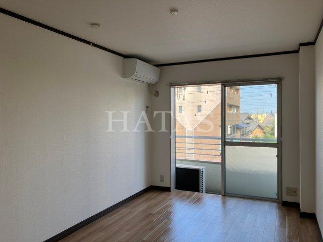 居室・リビング　同物件別部屋です。