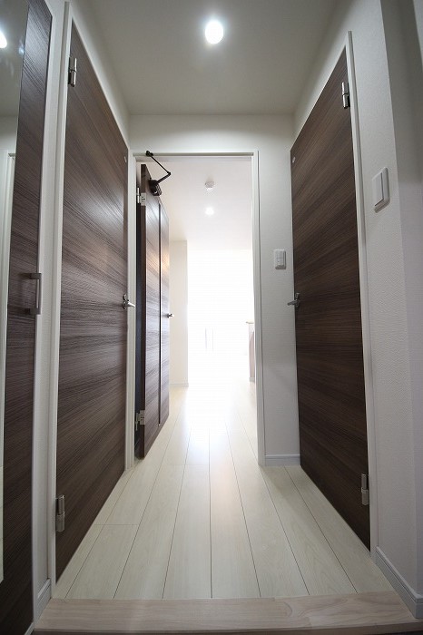 玄関　※写真は同タイプの別部屋です（以下同）※