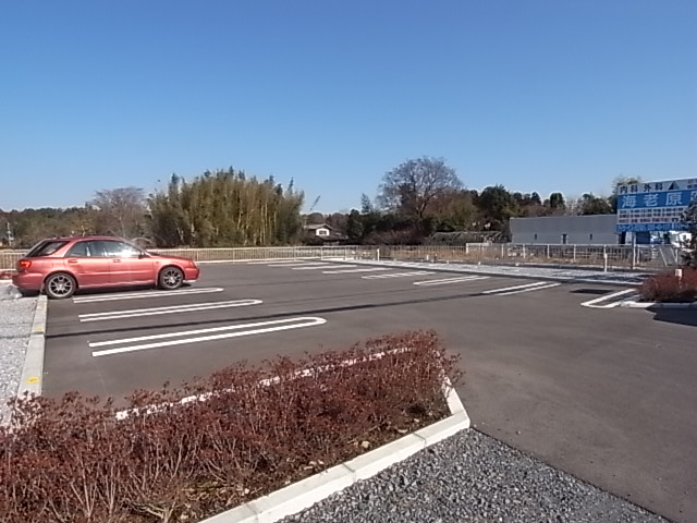 【仁良川レジデンスの駐車場】