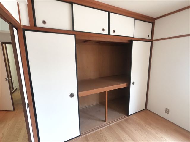 収納　押入