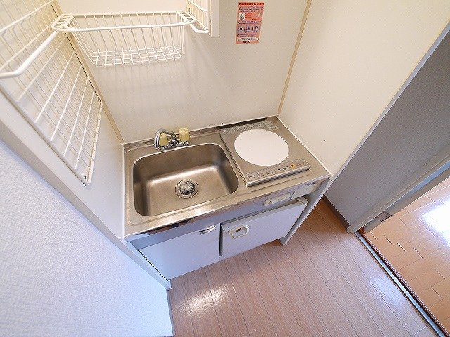 キッチン　冷蔵庫付きのミニキッチンです