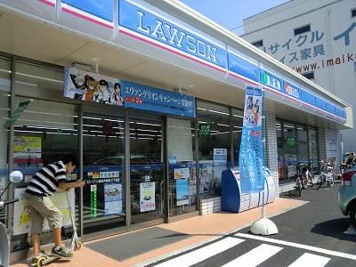 【ドゥーエ横浜駅前のコンビニ】