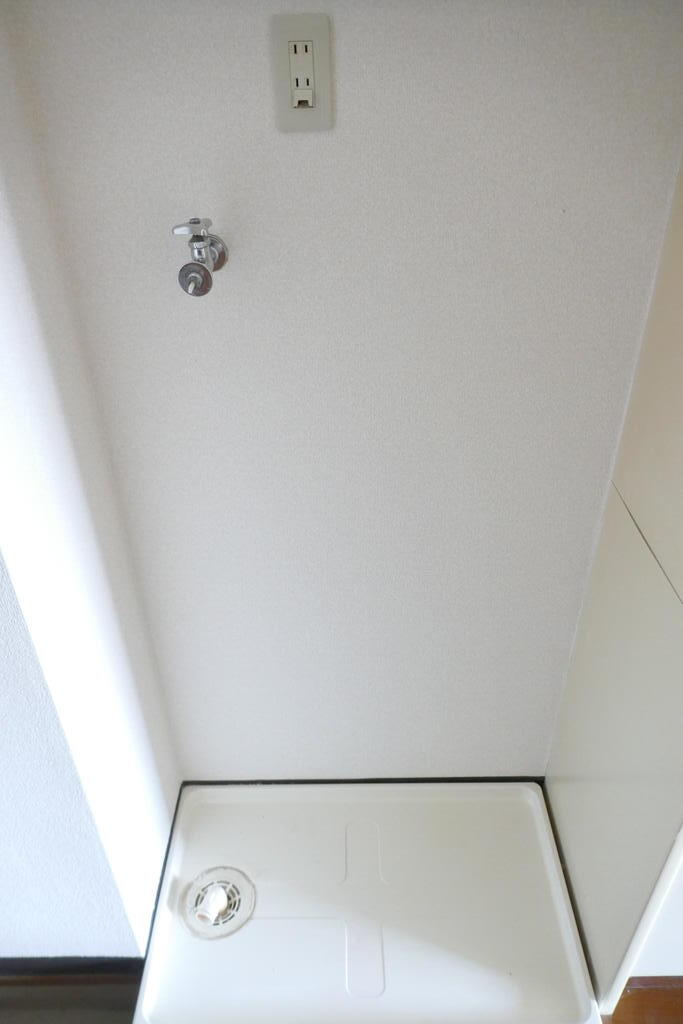 洗面設備　※洗濯機置場です