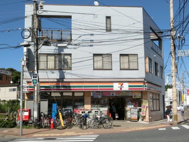 コンビニ　セブンイレブン（コンビニ）まで700m