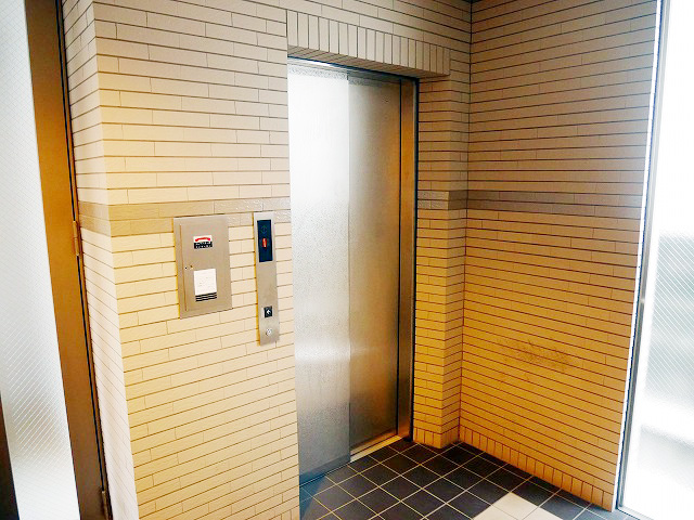 エントランス　☆EV付き☆