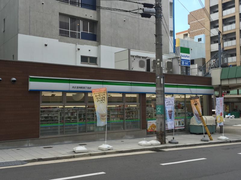 コンビニ　ファミリーマート内久宝寺町四丁目店（コンビニ）まで78m