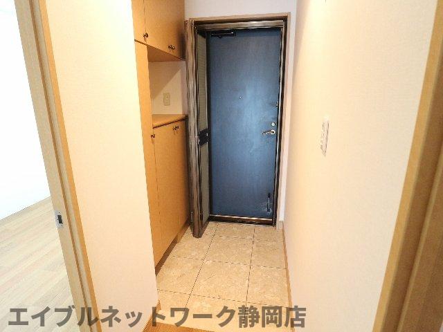 【静岡市葵区常磐町のマンションの玄関】