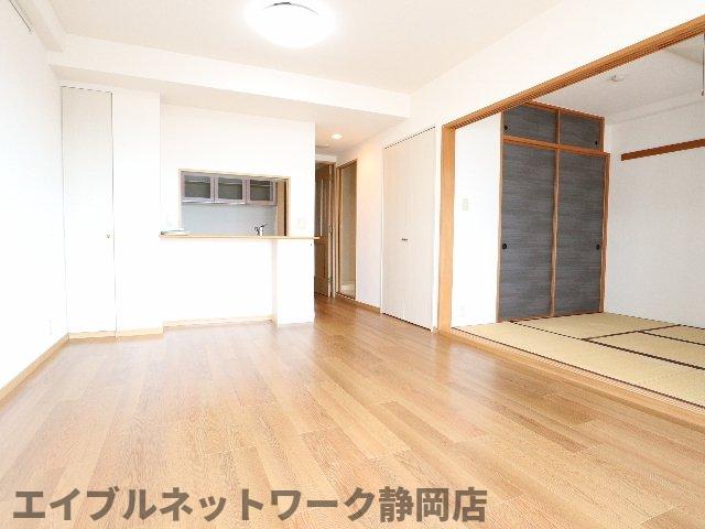 【静岡市葵区常磐町のマンションの居室・リビング】