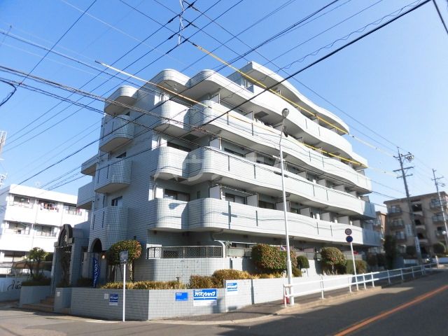 【名古屋市昭和区前山町のマンションの建物外観】