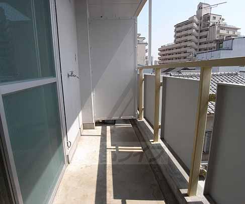 【京都市伏見区深草新門丈町のマンションのバルコニー】